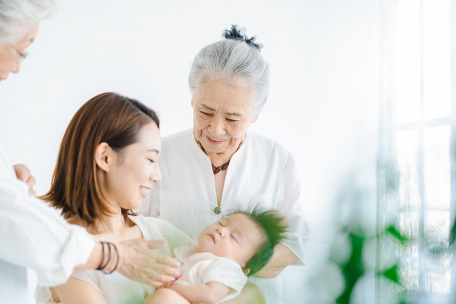 シニア女性とお母さん